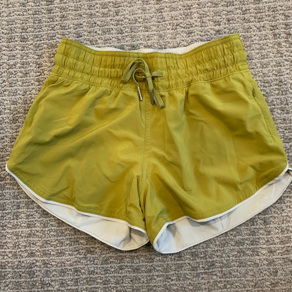 Lululemon Choose a side short *Reversible 3”*